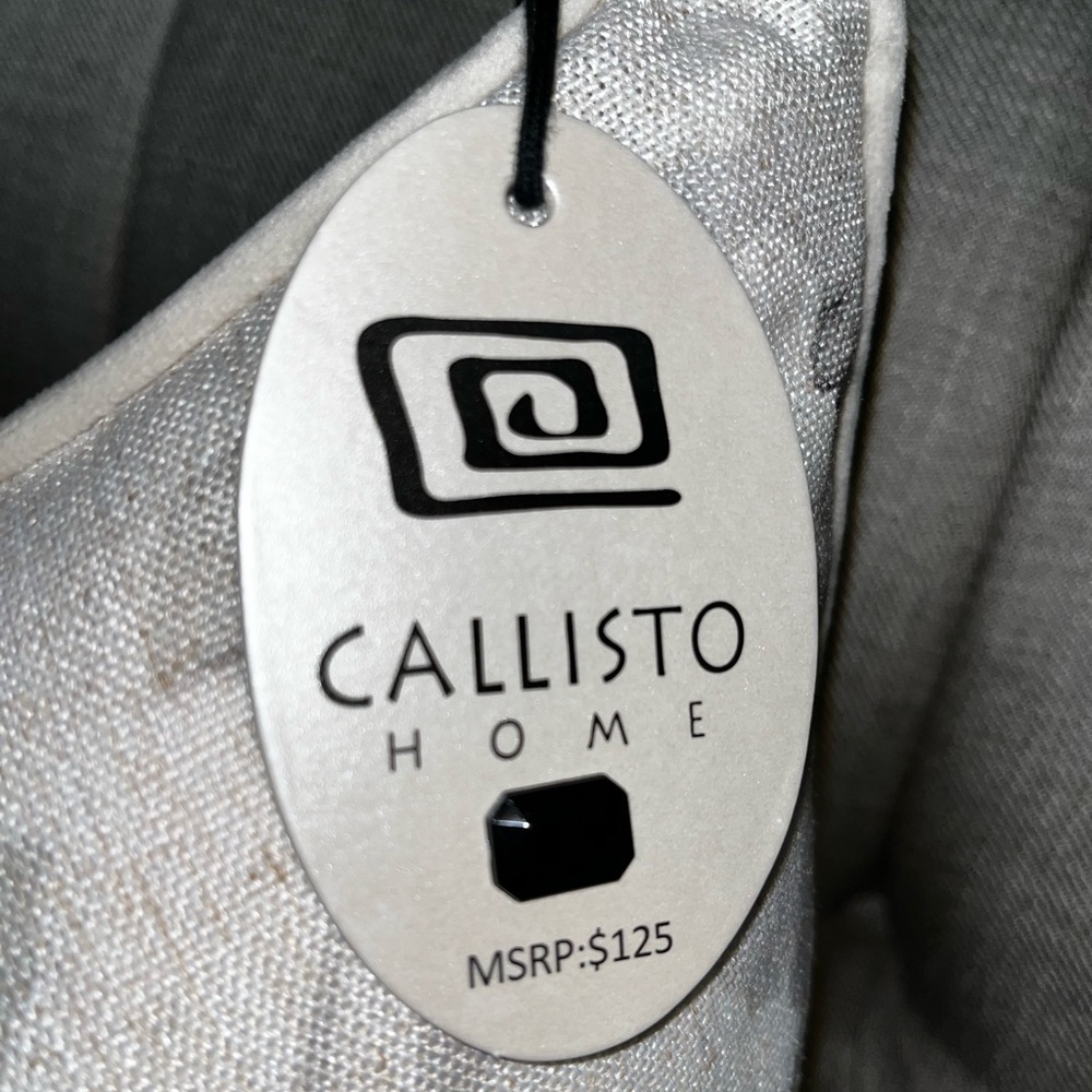 1-NWT CALLISTO HOME FLORAL
DESIGN DECORATIVE PILLOW - Picture 15 of 16